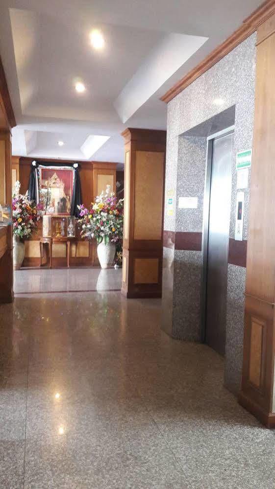 Veerasuda Condotel Ratchaburi Bagian luar foto