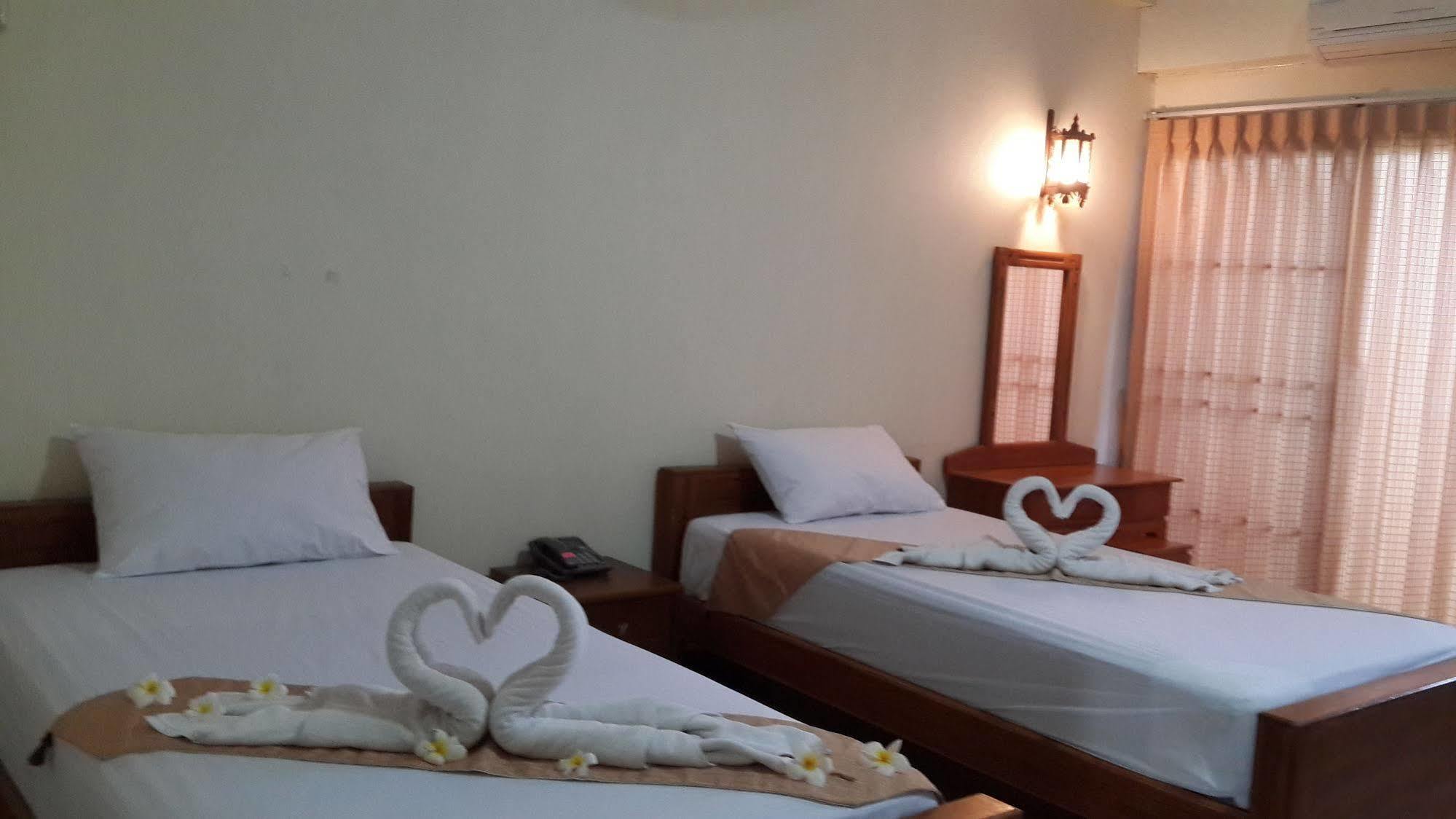 Veerasuda Condotel Ratchaburi Bagian luar foto