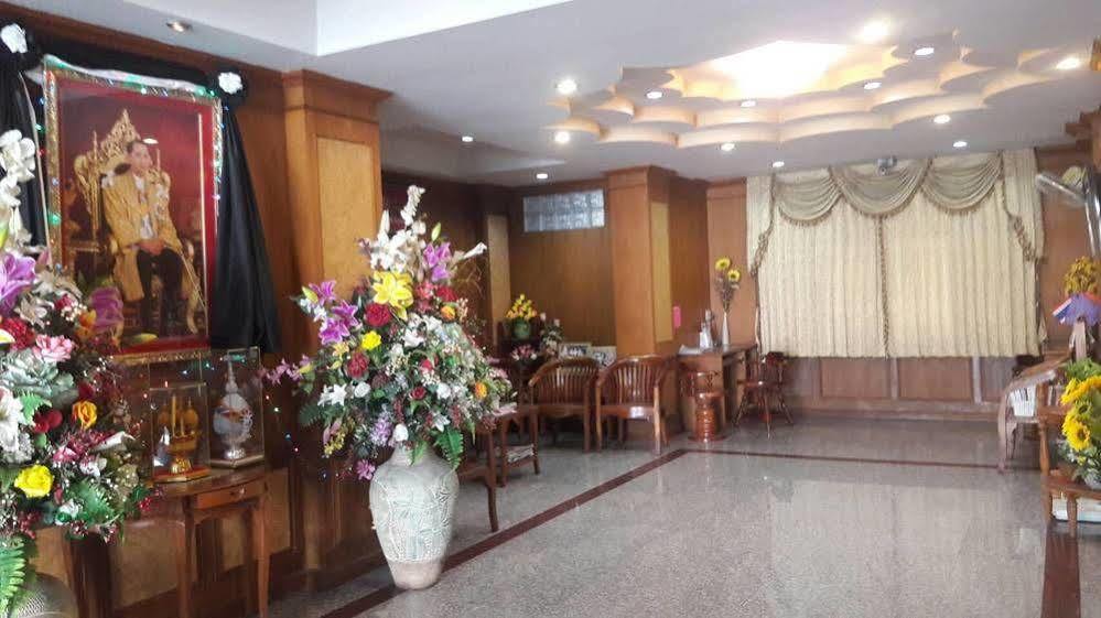 Veerasuda Condotel Ratchaburi Bagian luar foto